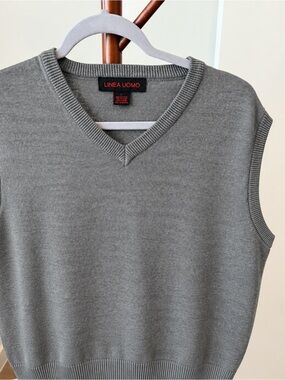Linea Uomo Men's V-Neck Sweater Vest in Gray